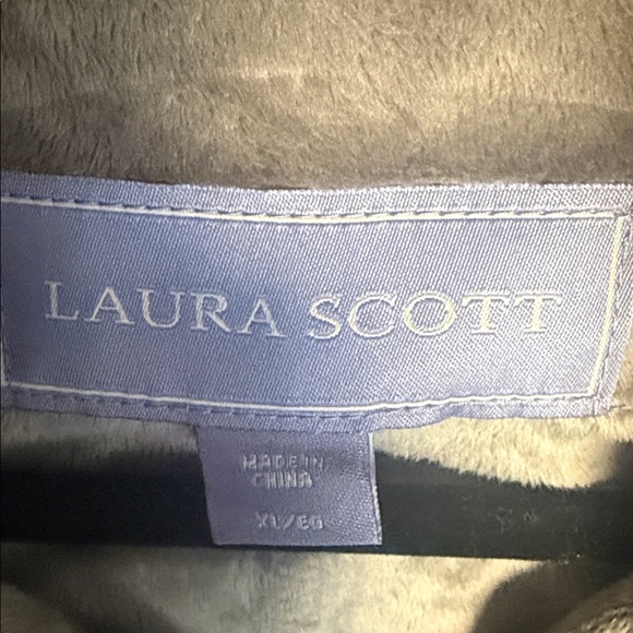 Laura Scott Olive Green Quilted Vest, never worn, brand new w/o tags - Picture 2 of 3